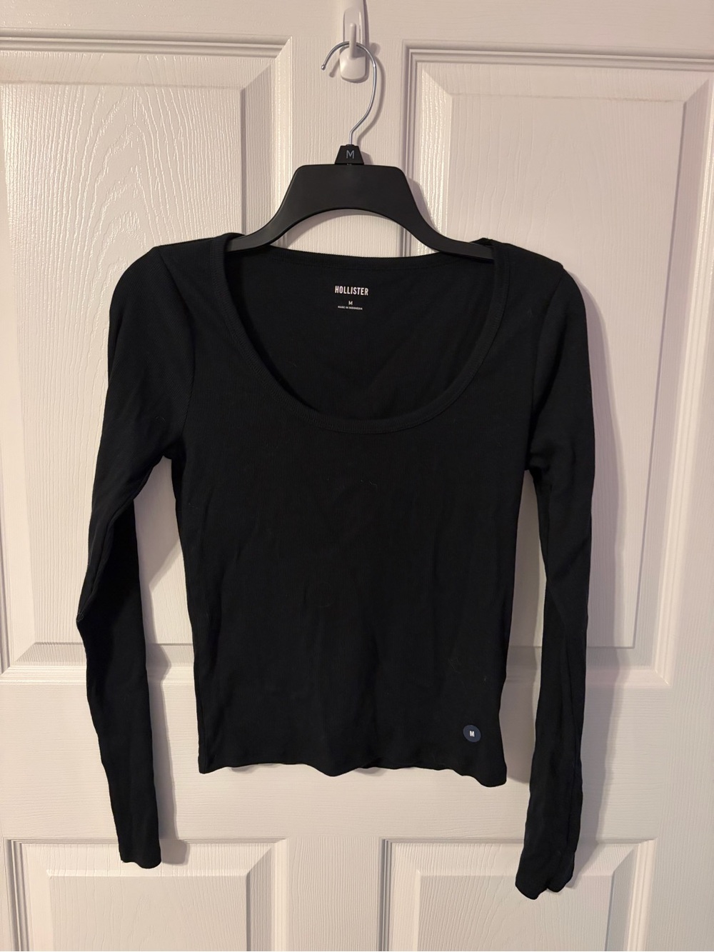 Hollister Black Long Sleeve Scoop Neck Long Sleeve Tee